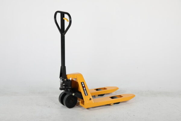 Korte palletwagen HPT-V – 2500 kg, vorken van 650 mm en polyurethaan wielen Korte palletwagen HPT-V – 2500 kg, vorken van 650 mm en polyurethaan wielen