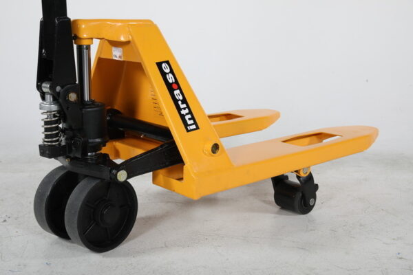 Korte palletwagen HPT-V – 2500 kg, vorken van 650 mm en polyurethaan wielen Korte palletwagen HPT-V – 2500 kg, vorken van 650 mm en polyurethaan wielen